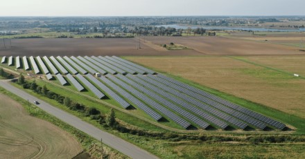 Kuršėnuose pastatytas vienas didžiausių saulės elektrinių parkų Lietuvoje