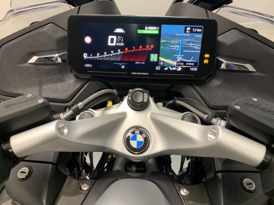 BMW pristatė atnaujintą kelionių motociklą „R 1250 RT“