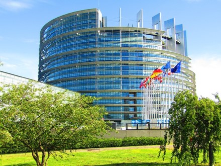 Europarlamentarai siekia naujų taisyklių interneto platformoms