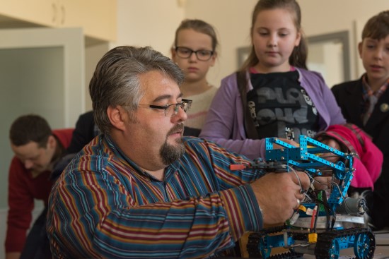 KTU EEF Automatikos katedros vedėjas Gintaras Dervinis KTU EEF Automatikos katedros vedėjas Gintaras Dervinis
