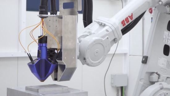 „Meltio Engine“ ant robotinės rankos. © Gamintojo nuotrauka „Meltio Engine“ ant robotinės rankos. © Gamintojo nuotrauka