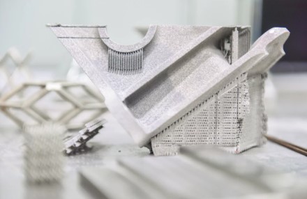 3D spausdintuvu pagamintos aliuminio detalės su anglies mikropluoštu © NUST MISIS 3D spausdintuvu pagamintos aliuminio detalės su anglies mikropluoštu © NUST MISIS