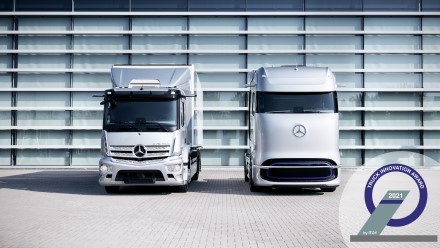 Elektriniai „Mercedes-Benz“ sunkvežimiai „eActros“ ir „GenH2 Truck“ įvertinti prestižiniu apdovanojimua Elektriniai „Mercedes-Benz“ sunkvežimiai „eActros“ ir „GenH2 Truck“ įvertinti prestižiniu apdovanojimua