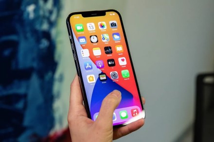 „iPhone 12“ problemos nesibaigia: vartotojai skundžiasi ir dėl ryšio problemų