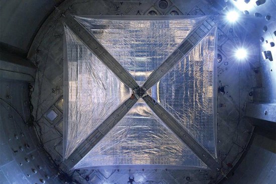 20 metrų pločio burė bandoma NASA įrenginyje © NASA