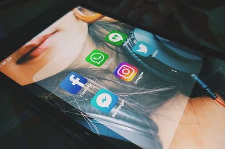 „Facebook“ Europoje laikinai išjungia kai kurias „Messenger“ ir „Instagram“ funkcijas „Facebook“ Europoje laikinai išjungia kai kurias „Messenger“ ir „Instagram“ funkcijas