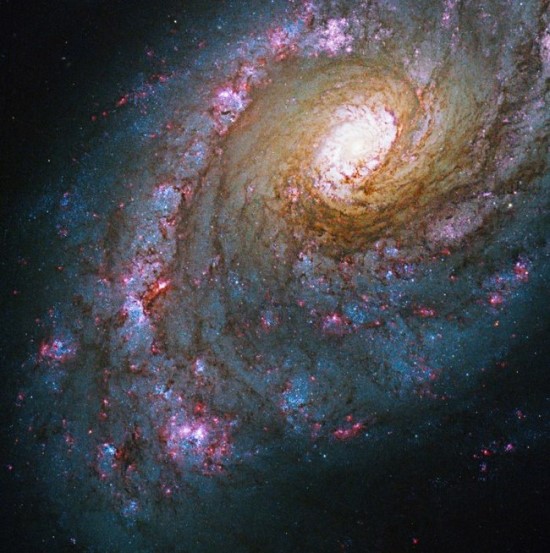 Spiralinė galaktika Caldwell 45, arba NGC 5248.© NASA, ESA, J. Lee and A. Filippenko; processed by Gladys Kober Spiralinė galaktika Caldwell 45, arba NGC 5248.© NASA, ESA, J. Lee and A. Filippenko; processed by Gladys Kober