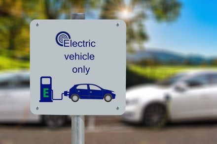 Japonija rimtai didina subsidijas elektromobiliams Japonija rimtai didina subsidijas elektromobiliams
