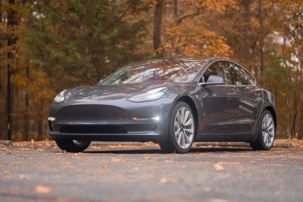 „Tesla Model 3“ nuvažiavo 38 tūkstančius kilometrų ir jau prarado 7 % baterijos talpos