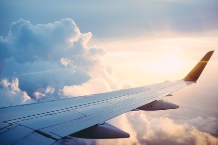 Mokslininkai išanalizavo 35 tūkstančius skrydžių ir turi paprastą patarimą kaip sutaupyti
