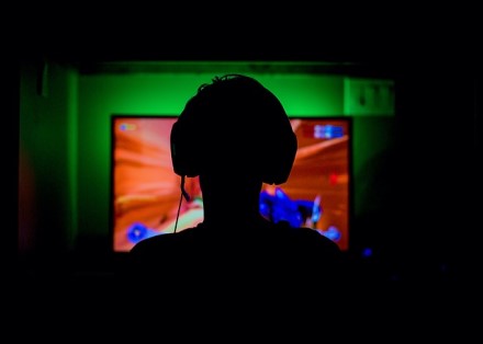 Psichologė apie kompiuterinius žaidimus: ne visi žaidimai, kuriuose vyksta kova, yra smurtiniai