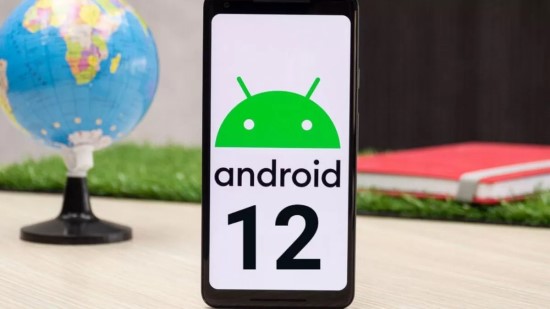 „Android 12“ jau už kampo: ką naujo „Google“ jūsų telefonui pasiūlys šiemet?