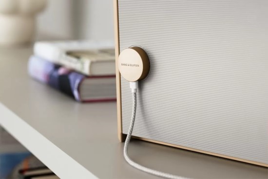 „Bang & Olufsen“ pristatė kolonėlę: nuostabi išvaizda ir nepriekaištingas garsas