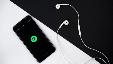 Naudojate nemokamą „Spotify“ versiją? Muzikos klausymas netrukus kaip reikiant apkars