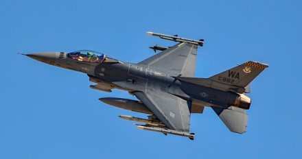 F-16 © Tomás Del Coro (CC BY-SA 2.0) | commons.wikimedia.org F-16 © Tomás Del Coro (CC BY-SA 2.0) | commons.wikimedia.org