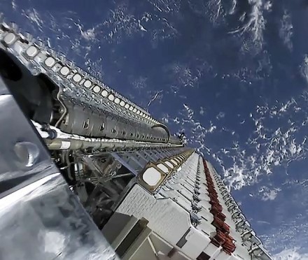 60 „Starlink“ palydovų prieš paleidimą 2019 m.