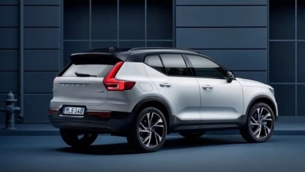 „Volvo“ nebegamins vidaus degimo variklių, automobilius reikės pirkti tik internetu