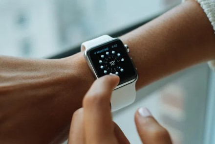 „Apple“ užėmė pirmąją vietą pasaulinėje išmaniųjų laikrodžių rinkoje