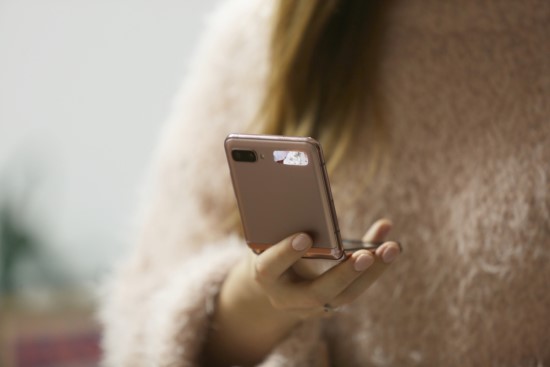3 sulenkiamo „Galaxy Z Flip 5G“ funkcijos, kurias mažai kas žino