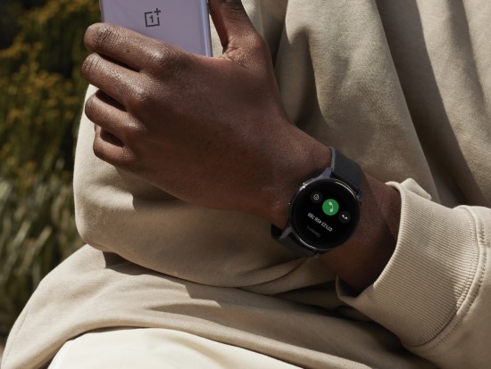 „OnePlus“ pradeda prekiauti pirmuoju „OnePlus Watch“ išmaniuoju laikrodžiu