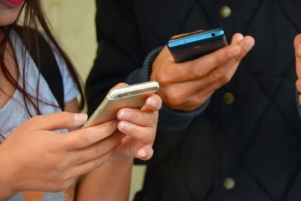 Tyrėjai išsiaiškino, kaip dažnai išmanieji telefonai perduoda asmeninius vartotojų duomenis