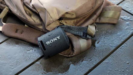 „Sony“ pristato kompaktišką nešiojamą „EXTRA BASS“ serijos kolonėlę
