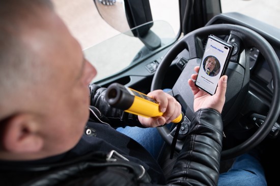 Sukūrė neapgaunamą bekontaktį alkotesterį mobilioms darbo vietoms Sukūrė neapgaunamą bekontaktį alkotesterį mobilioms darbo vietoms