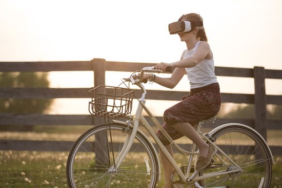 Ateityje virtualiai galėsite jausti viską – kaip atrodys pojūčių internetas?