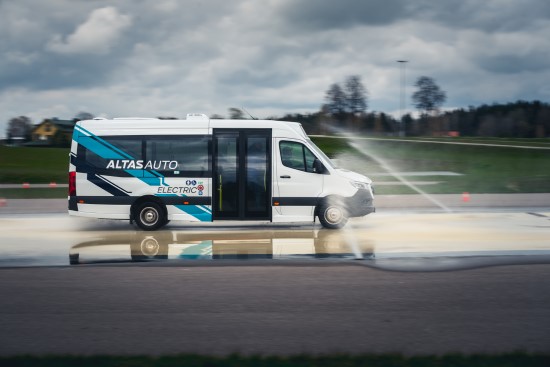 „Altas Auto“ pristatė pirmuosius elektrinius autobusus