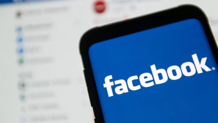 „Facebook“ grasina: jei neleisite jūsų šnipinėti, socialinis tinklas gali tapti mokamas