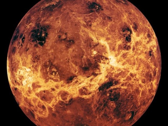 Šis sudėtinis Veneros atvaizdas buvo sukurtas, sujungus dviejų NASA misijų duomenis su sovietiniu „Venera“ erdvėlaiviu gautais duomenimis.