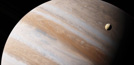 Lazeriniai eksperimentai rodo, kad Jupiteryje lyja helio lietus