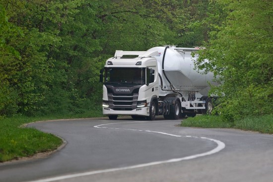Atsiveria kelias „žalesniam“ krovinių gabenimui Baltijos šalyse