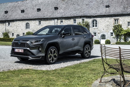 „Toyota RAV4“ gama papildyta „RAV4 Plug-in Hybrid“ modeliu