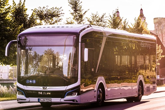 550 km vienu įkrovimu nuvažiavęs elektrinis MAN autobusas pristatytas ir Lietuvoje