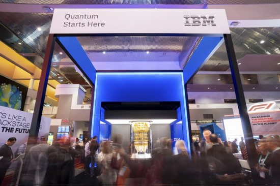 IBM kvantinio kompiuterio įpėdiniai galėtų sugriauti interneto saugumą © Robbie Jones/IBM