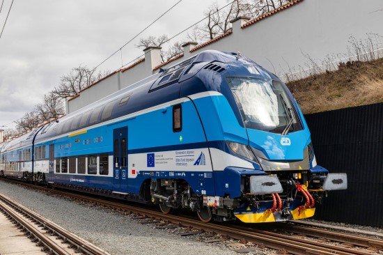 „Škoda“ keliauti geležinkeliais siūlo greičiau ir komfortiškiau