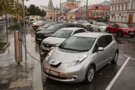 Rusai nusitaikė į elektromobilius: skirs krūvą pinigų ir suteiks išskirtines sąlygas