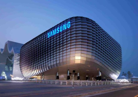 „Samsung“ meta milžiniškas investicijas: sieks išlaikyti savo lyderio vaidmenį