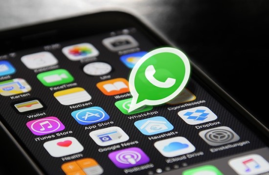 „WhatsApp“ yra ne toks privatus, kaip sako vartotojams