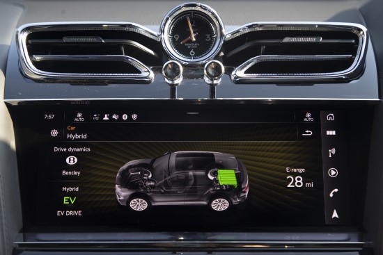 Rafinuotos „Bentley“ vertybės hibridinių automobilių pasaulyje Rafinuotos „Bentley“ vertybės hibridinių automobilių pasaulyje