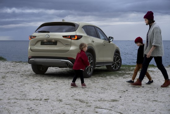 „Mazda“ atnaujino populiarųjį CX-5 „Mazda“ atnaujino populiarųjį CX-5