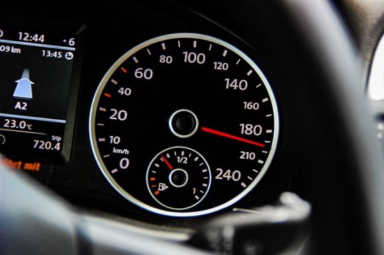 Kaip nustatomas maksimalus leistinas greitis? Ar elektromobilių amžiuje jis didės?