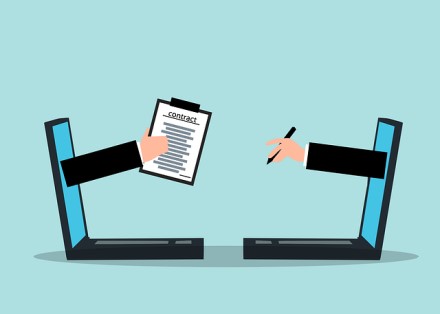 Ekspertai primena, kaip pasirašyti dokumentus per nuotolį Ekspertai primena, kaip pasirašyti dokumentus per nuotolį