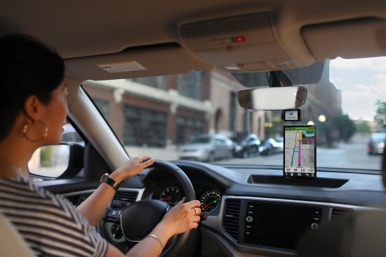 Pasirodė „Garmin DriveSmart“ – navigacija saugesnėms ir patogesnėms kelionėms