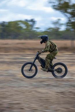 Karinis elektrinis motociklas © defence.gov.au