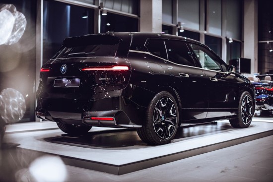 Lietuvoje debiutuoja BMW naujos eros elektromobilis – „BMW iX“
