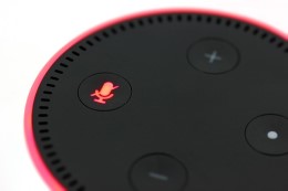 „Amazon“ pritaikys „Alexa“ programą ligoninėms ir senjorų priežiūrai