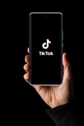 Patarimai naudojantis „TikTok“: kaip prisijaukinti vieną populiariausių programėlių?