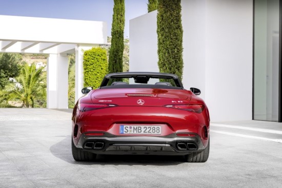 Vokiška klasika: „Mercedes-Benz“ pristato atnaujintą SL modelį